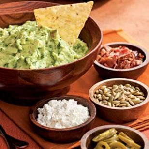 Roasted garlic guacamole with help-yourself garnishes (Guacamole de ajo asado con sabores a escoger)