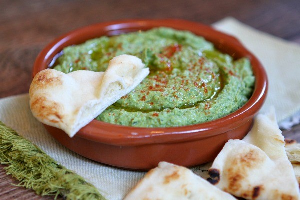 Roasted garlic kale hummus