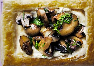 Roasted garlic mushroom tart