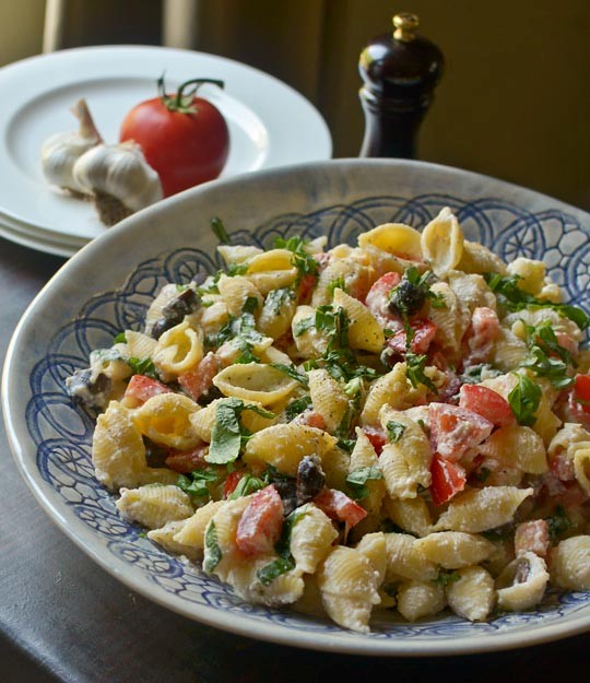 Roasted garlic, olive & tomato pasta salad