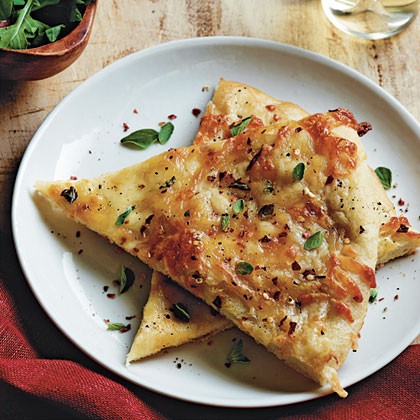 Roasted garlic pizza