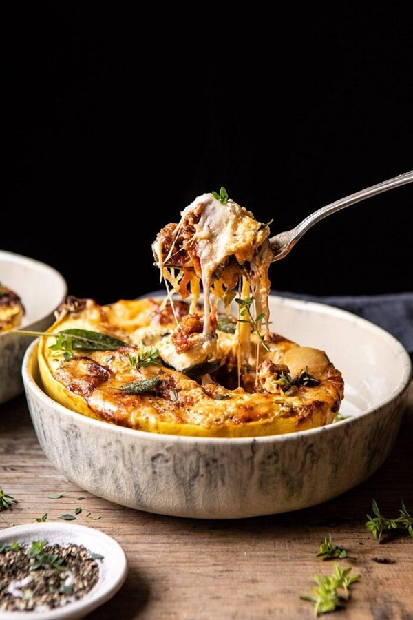 Roasted garlic spaghetti squash lasagna boats