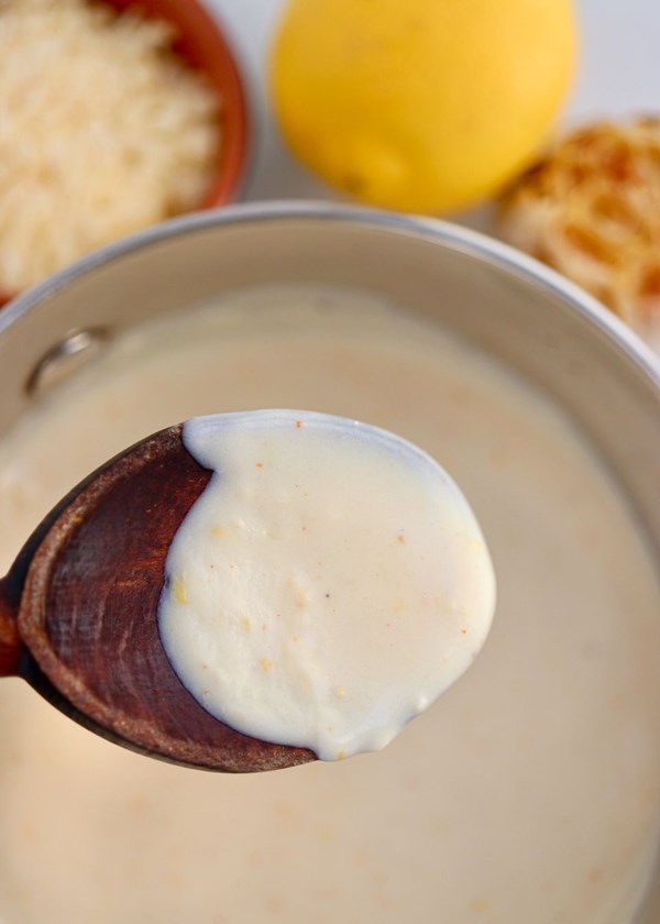 Roasted garlic white pizza sauce