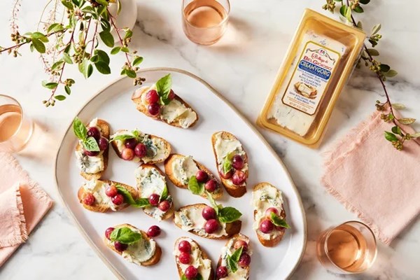Roasted grape & Gorgonzola crostini