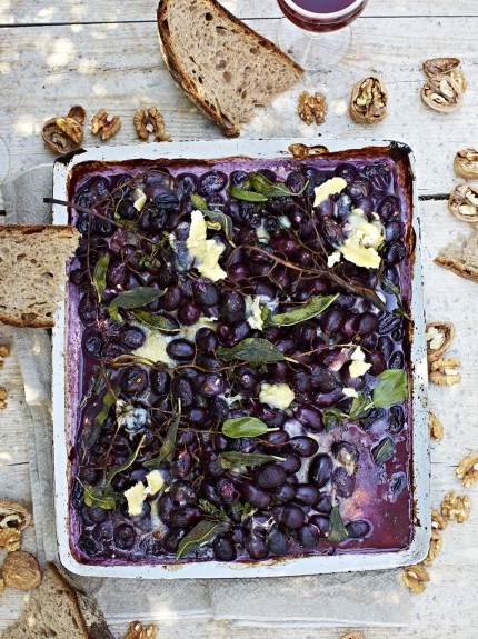 Roasted grapes with cheese