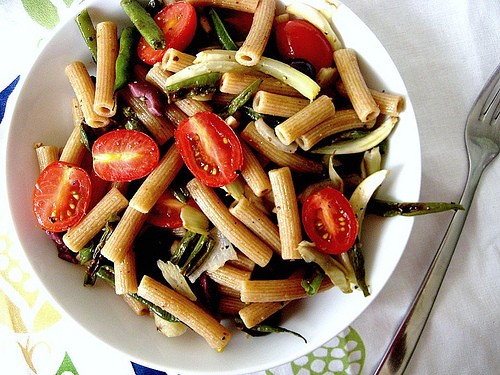 Roasted green bean and fennel pasta salad