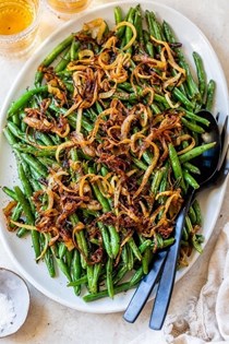 Roasted green beans with caramelized onions