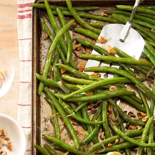 Roasted green beans with lemon and walnuts