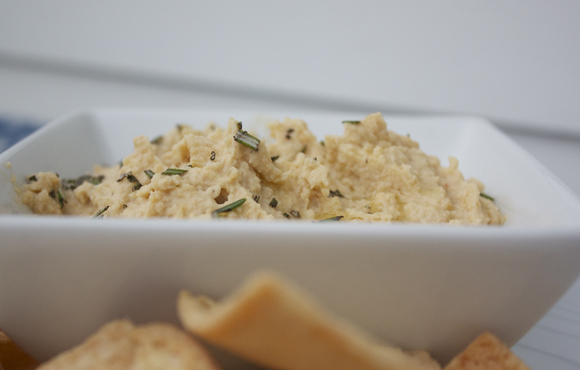Roasted horseradish hummus