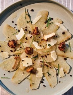 Roasted kohlrabi with chanterelles & rye breadcrumbs