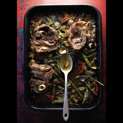 Roasted lamb shoulder and vegetables (Saneeyeh bil fern)