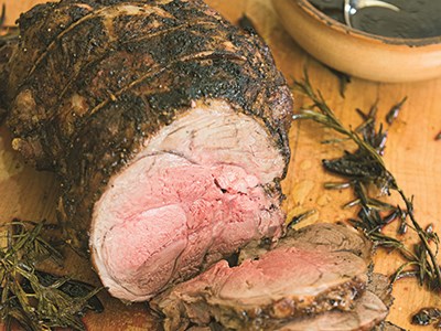 Roasted leg of lamb with garlic