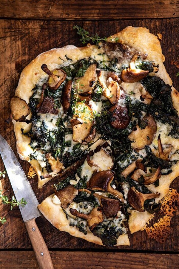 Roasted mushroom kale pizza