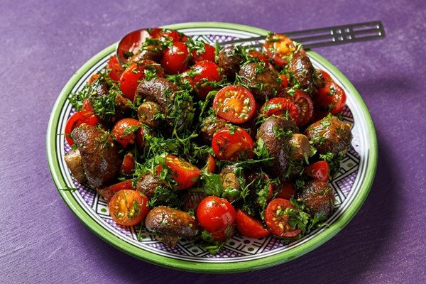 Roasted mushroom, tomato and herb salad