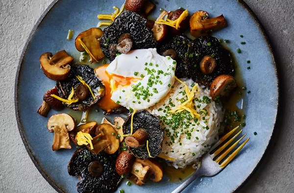 Roasted mushrooms with ginger & poached eggs