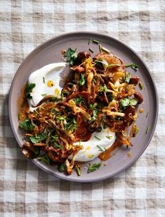 Roasted mushrooms with sour cream, herbs, and lemon