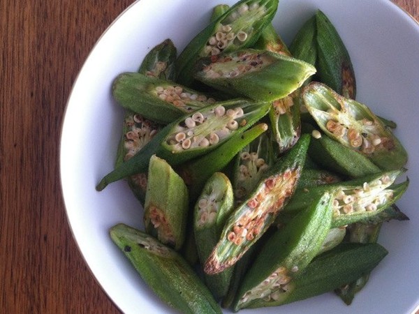 Roasted okra chips