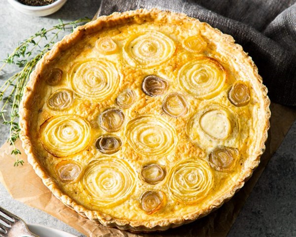Roasted onion quiche