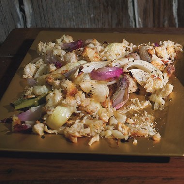 Roasted onions with Gruyère croutons