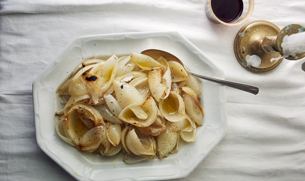Roasted onions with vinegar