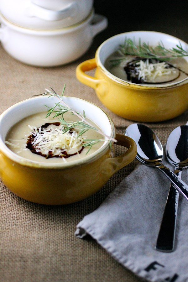 Roasted parsnip, garlic & apple soup