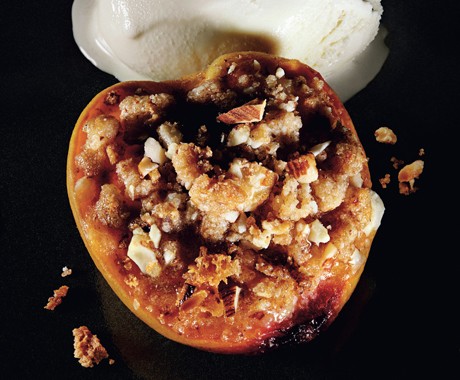 Roasted peaches with amaretti crumble
