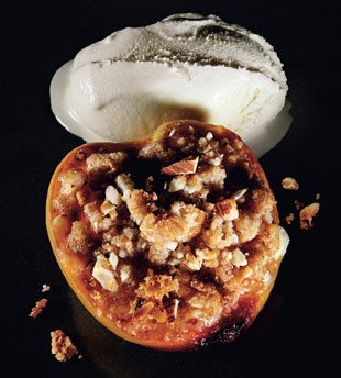 Roasted peaches with amaretti crumble