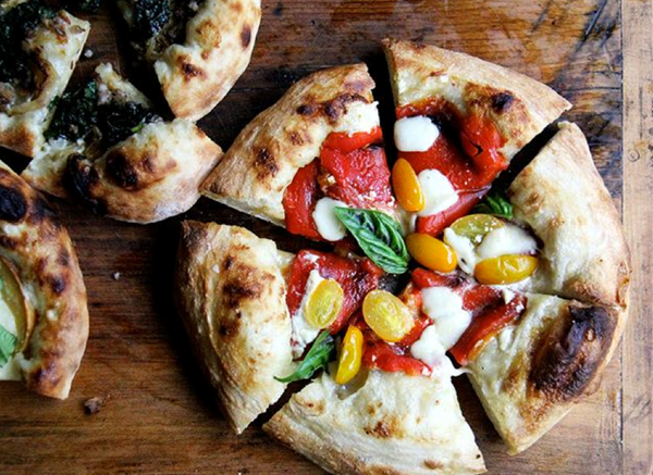 Roasted pepper & tomato pizza