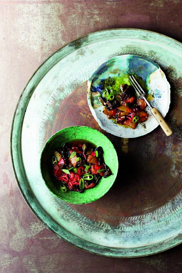 Roasted pepper salad (Salatete meshwiya)