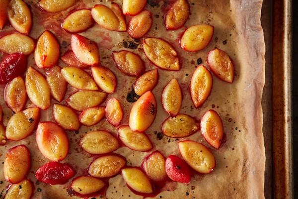 Roasted plums with vanilla bean