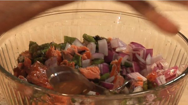 Roasted poblano salpicón with smoked salmon (Salpicón de chile poblano con salmón ahumado)