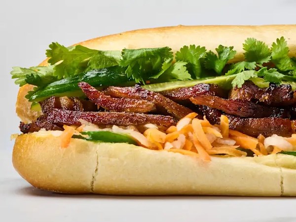 Roasted pork bánh mì 