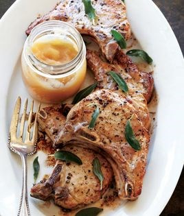 Roasted pork chops with applesauce