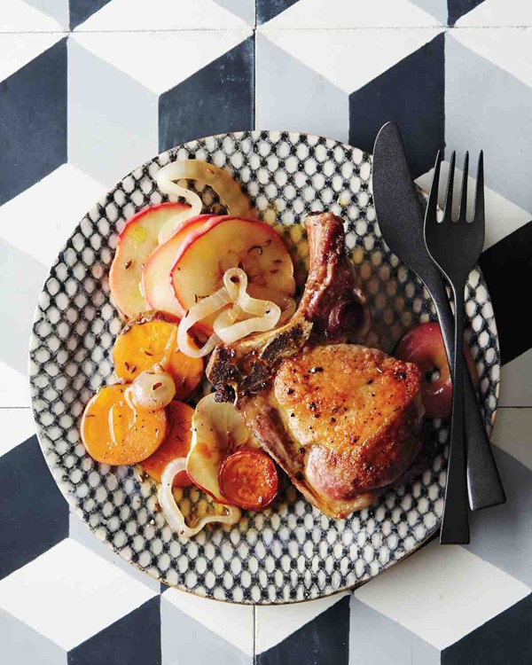 Roasted pork chops with sweet potatoes and apples