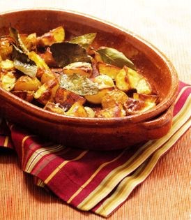 Roasted potatoes with bay leaves (Batatinhas assadas com louro)