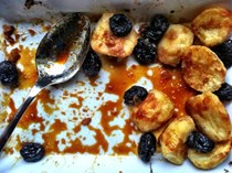 Roasted potatoes with caramel & prunes