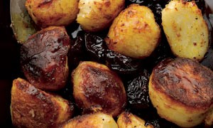 Roasted potatoes with caramel & prunes