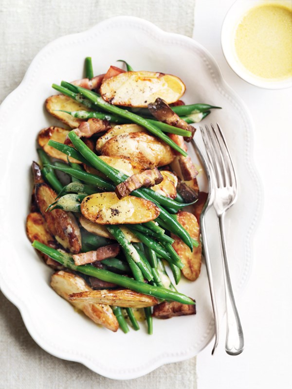 Roasted potatoes with green beans and speck