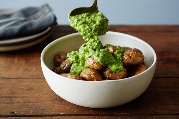 Roasted potatoes with green sauce