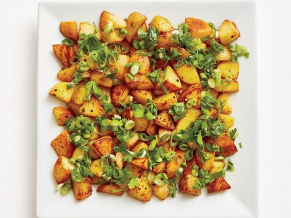 Roasted potatoes with parsley and scallions 