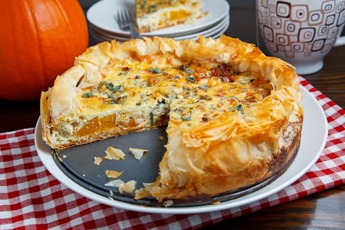 Roasted pumpkin quiche with caramelized onions, Gorgonzola and sage