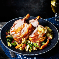 Roasted rack of pork with apples and pears 