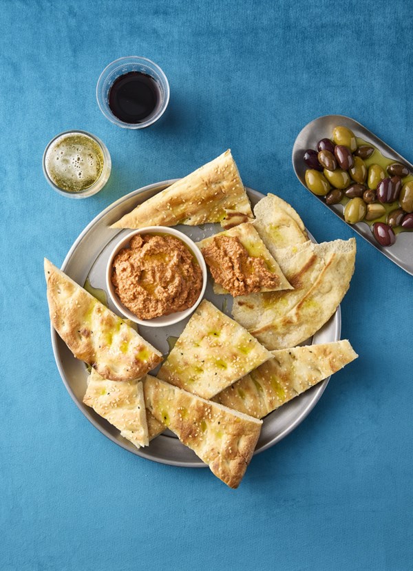 Roasted red capsicum and walnut dip