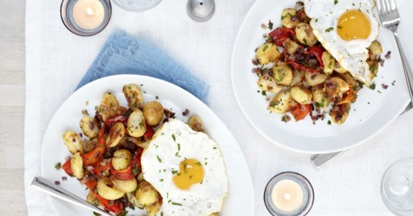 Roasted red pepper hash with fried eggs