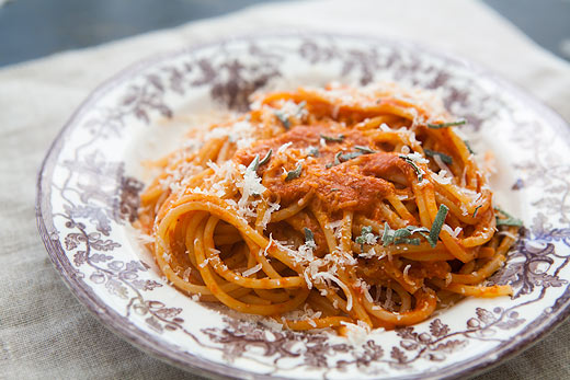 Roasted red pepper pasta sauce