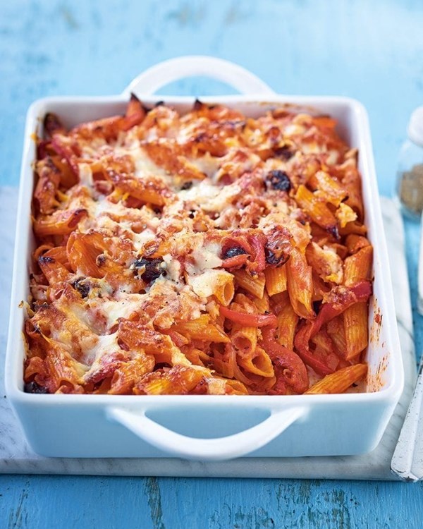 Roasted red pepper, spinach and goat's cheese pasta bake