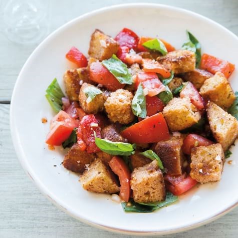 Roasted red pepper, tomato & sourdough crouton salad