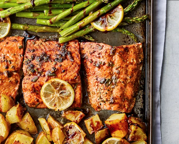 Roasted rosemary salmon with asparagus & potatoes