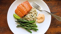 Roasted salmon and asparagus with spicy mayo and chives