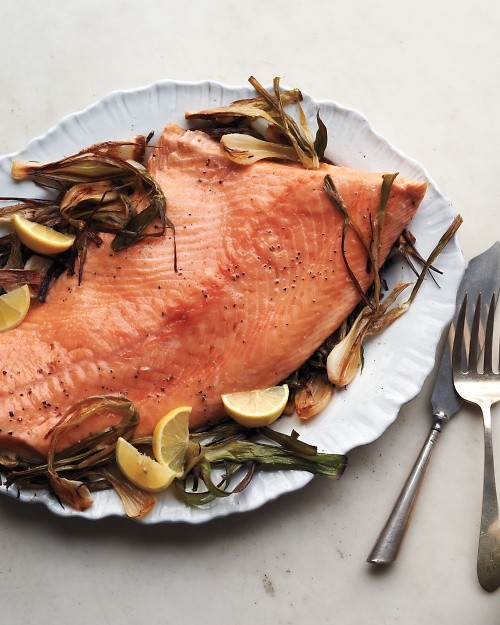 Roasted salmon and spring onions with mint-caper pesto